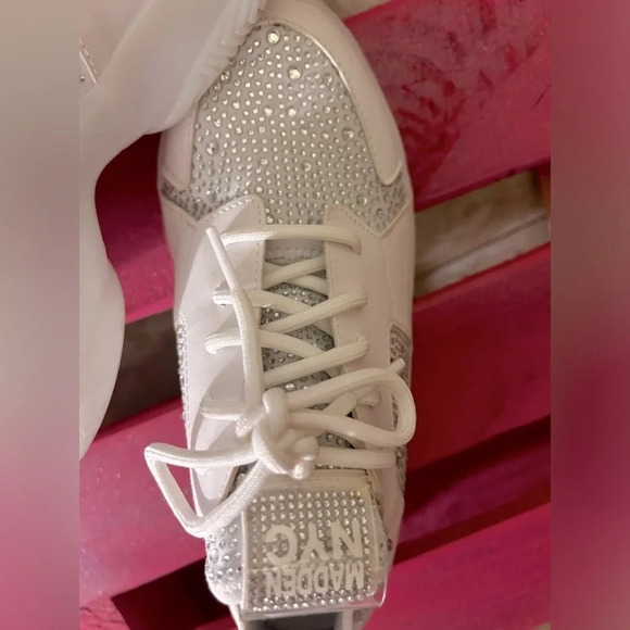 Steve Madden Women's Maxima Sneaker, size 9. - Picture 9 of 11